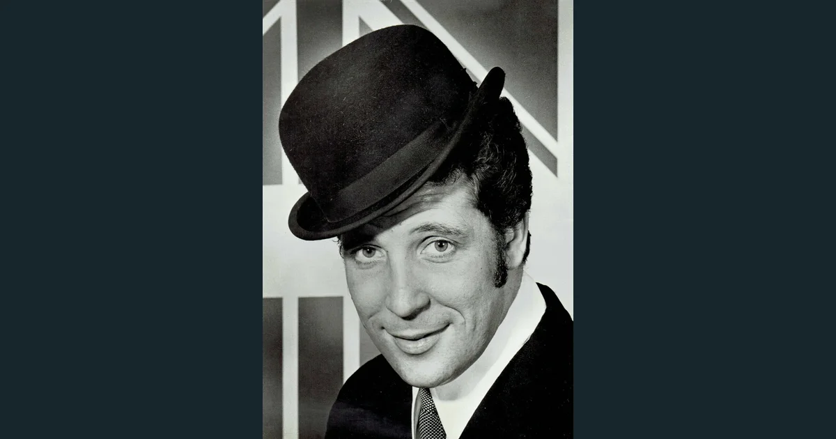 Tom Jones (1969 ABC press photo).jpg