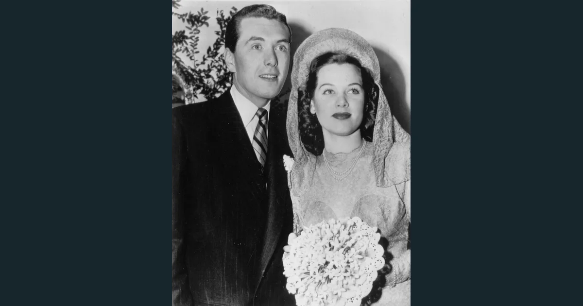Robert Hutton and his wife Cleatus Caldwell, 1946.jpg