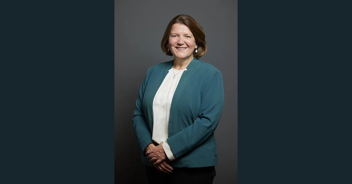 Official portrait of Ellie Chowns MP.jpg