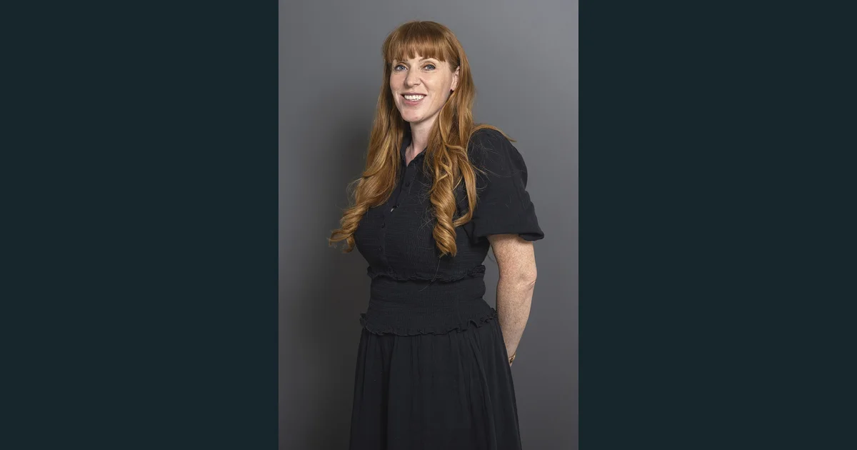 Official portrait of Angela Rayner MP, 2024.jpg