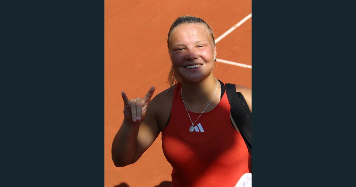 Diana Shnaider (Roland Garros 2023) 06.jpg