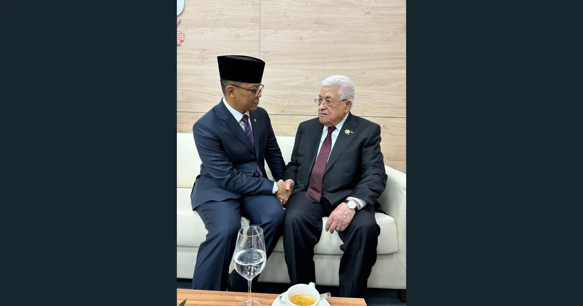 Sugiono and Mahmoud Abbas at the 2024 BRICS Summit - 02.jpg
